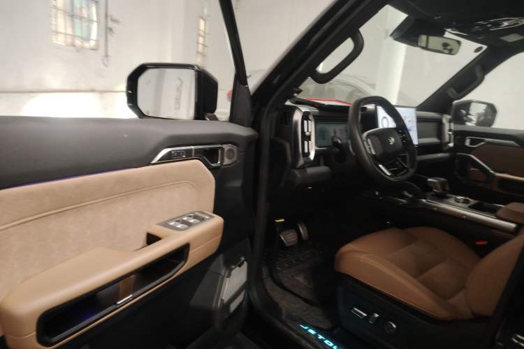 Used JETOUR Traveler 2023 2.0T All-Wheel Drive CrossPRO+