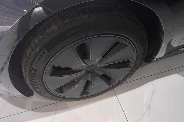 Used Tesla Model 3 2023 Rear-Wheel-Drive Version Left Front Wheel Hub