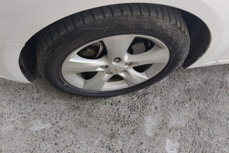 Used Chevrolet Cruze 2013 Hatchback 1.6T Automatic Flagship Model Left Front Wheel Hub