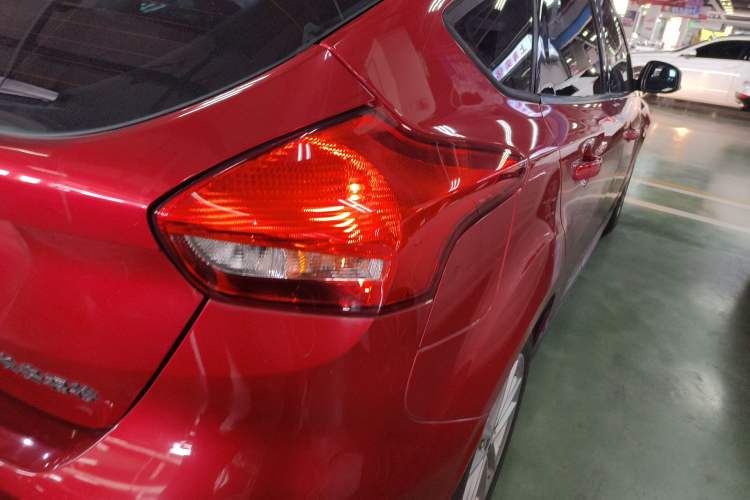 Used Ford Focus 2018 Hatchback Classic 1.6L Automatic Trendy SmartDrive Edition
