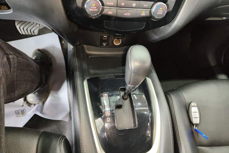 Used Nissan X-Trail 2015 2.0L CVT Comfort MAX Edition 2WD
