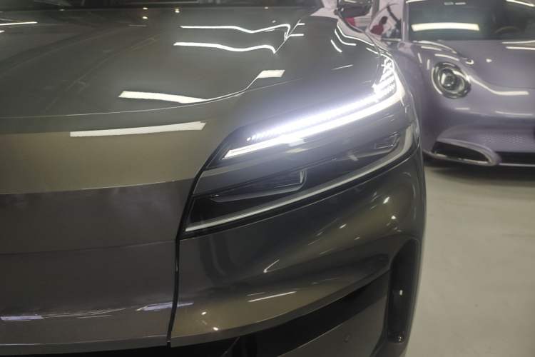 Used ONVO Luxeed L90 2025 Model—Ultra Six-Seater Version Left Front Headlight