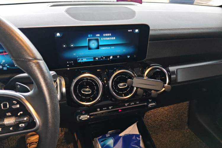 Used Mercedes-Benz GLB 2020 GLB 200 Dynamic Edition Audio And AC Panel