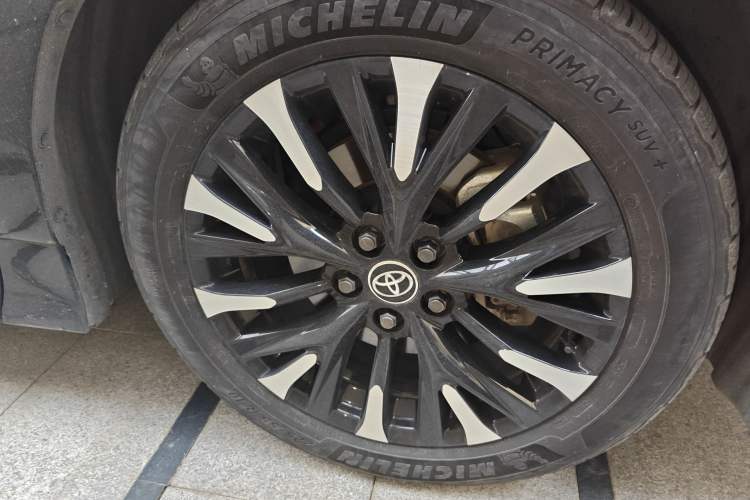 Used Toyota Alphard 2024 Dual-Engine 2.5L Deluxe Edition
