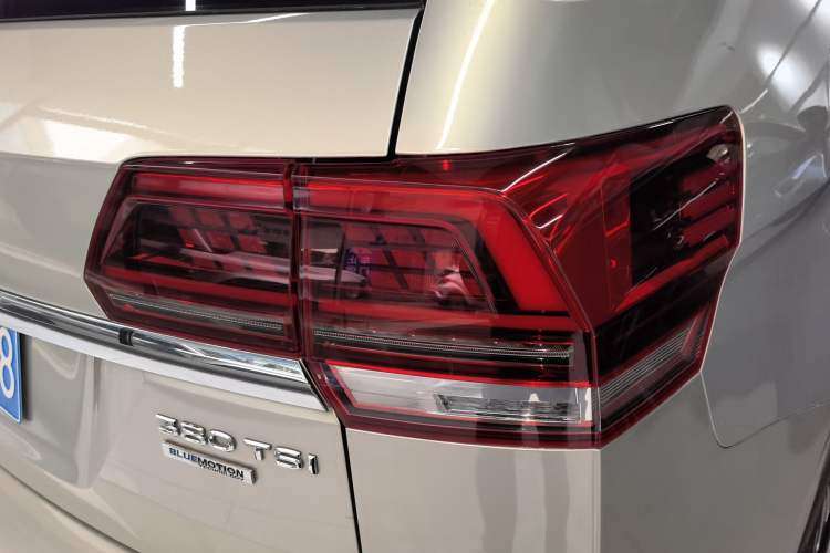 Used Volkswagen Teramont 2019 380TSI Four-Wheel Drive Comfort Edition China V Standard Right Rear Taillight