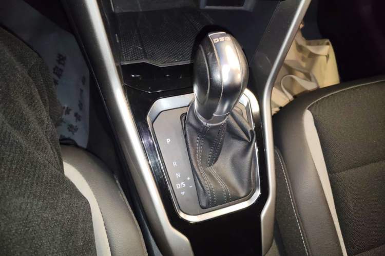 Used Volkswagen T-ROC 2020 280TSI DSG Two-Wheel-Drive Elite Version Gear Lever