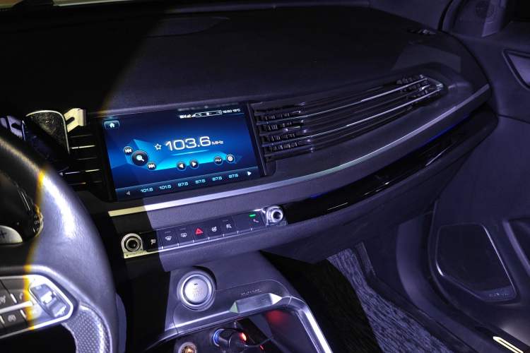 Used Haval H6 2017 Blue Label 2.0T Automatic Two-Wheel Drive Leading Model Audio And AC Panel