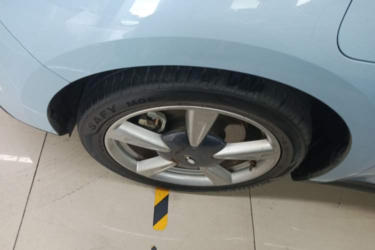 Used ORA Good Cat 2022 400km Standard Range Luxury Version Lithium Iron Phosphate Left Front Wheel Hub