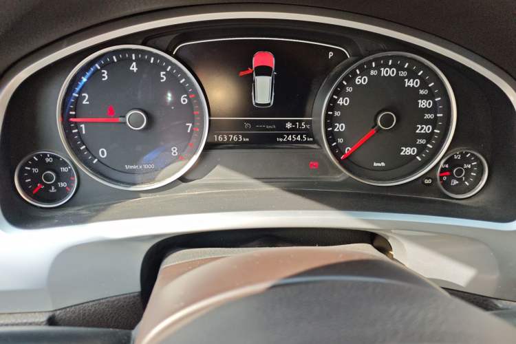 Used Volkswagen Touareg 2011 3.0 TSI High-End Version Instrument Cluster