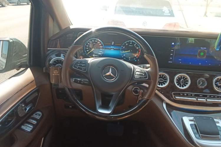 Used Mercedes-Benz Vito 2023 2.0T Business Version 7 Seats Steering Wheel