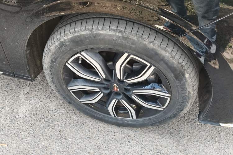 Used Hongqi HQ9 2023 2.0T Smart Connect Flagship Edition Right Front Wheel Hub