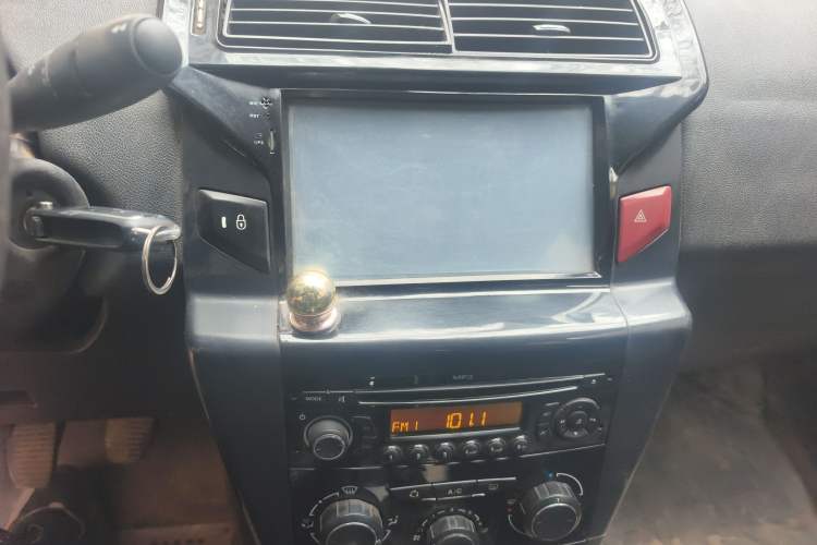 Used Citroen C-Quatre 2013 1.6L Manual Prestige CNG Model Audio And AC Panel