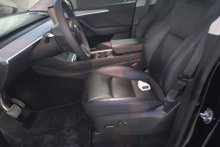 Used Tesla Model Y 2023 Rear-Wheel-Drive Version
