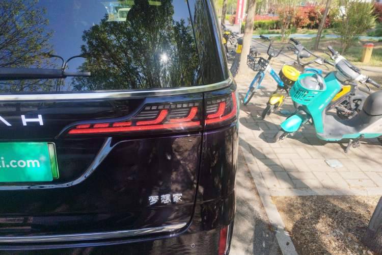 Used VOYAH Dream 2025 PHEV Four-Wheel-Drive Flagship Kunpeng Edition Exterior 3