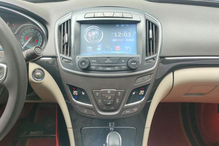 Used Buick Regal 2015 2.0L Elite Fashion Edition Audio And AC Panel