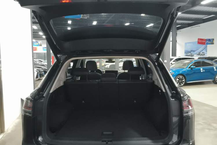 Used Volkswagen Tayron 2023 280TSI Two-Wheel-Drive Luxury Plus Advanced Version Trunk