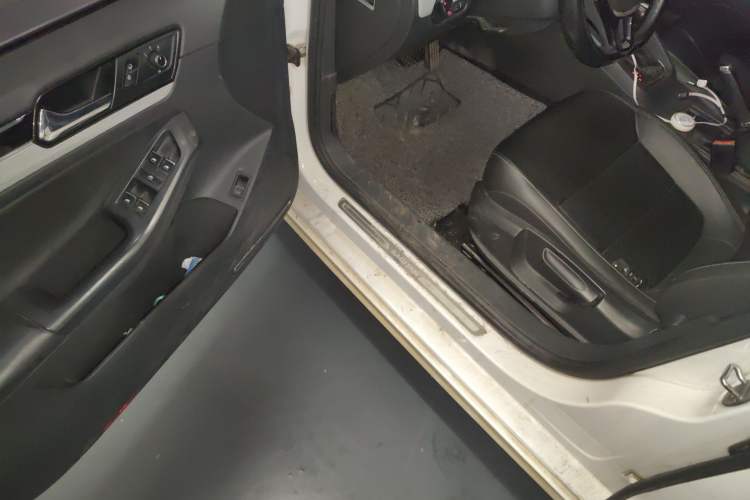 Used Volkswagen Sagitar 2017 1.6L Automatic Comfort Model Interior 3