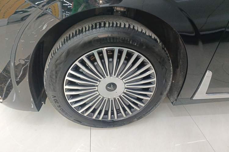 Used VOYAH Dream 2025 PHEV Four-Wheel Drive Prestige Kunpeng Edition
