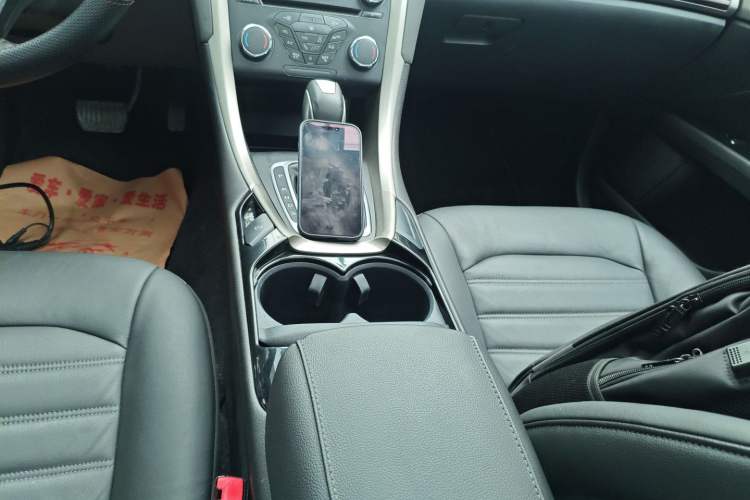 Used Ford Mondeo 2013 2.0L GTDi 200 Fashion Edition Gear Lever