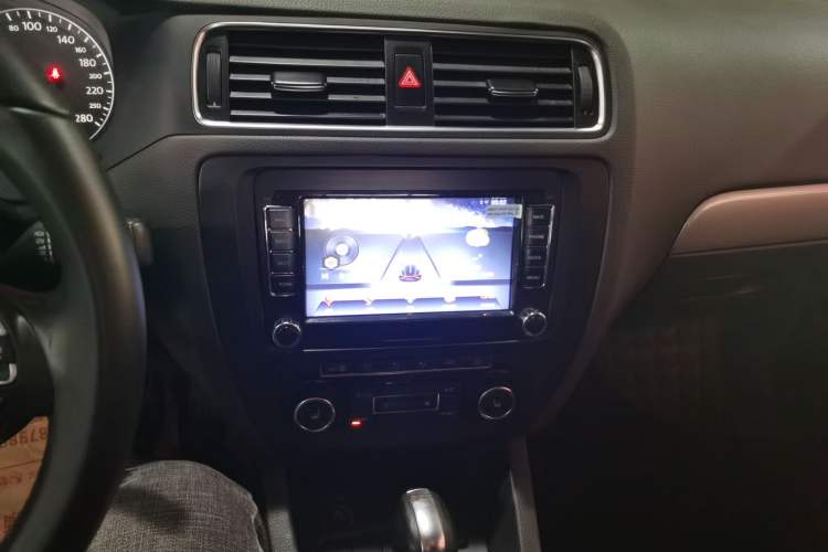 Used Volkswagen Sagitar 2014 Revised Version 1.4TSI Automatic Luxury Edition