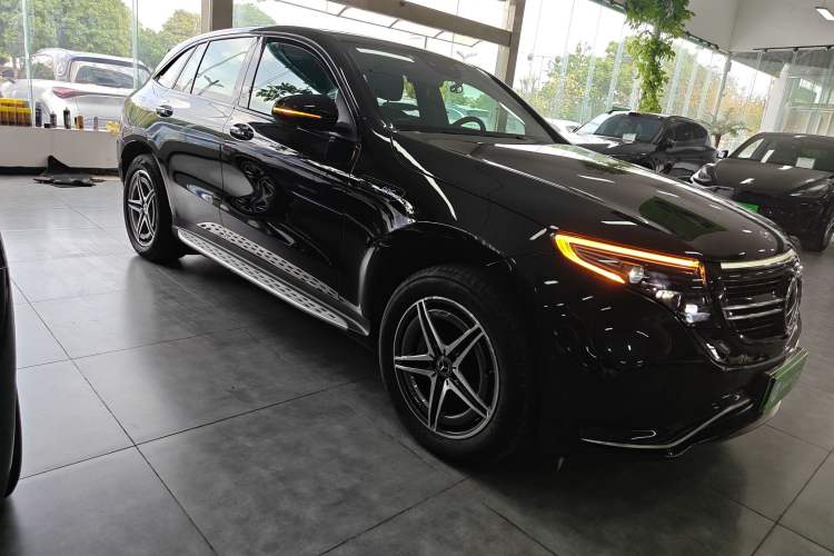 Used Mercedes-Benz EQC 2021 EQC 400 4MATIC Front Right 45 Deg