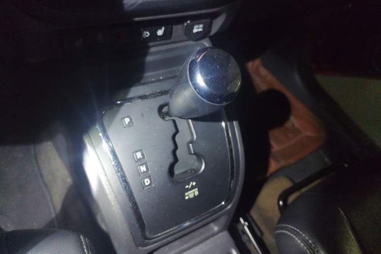 Used Jeep Compass 2013 2.4L Four-wheel Drive Black Edition with Navigation Gear Lever