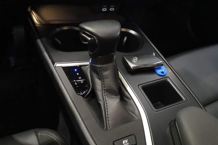 Used Lexus UX 2022 260h Explore-Edition
