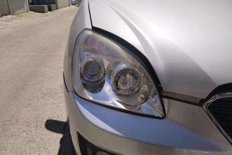 Used Kia Carens 2011 2.0L 7-Seater Automatic Standard Edition Right Front Headlight