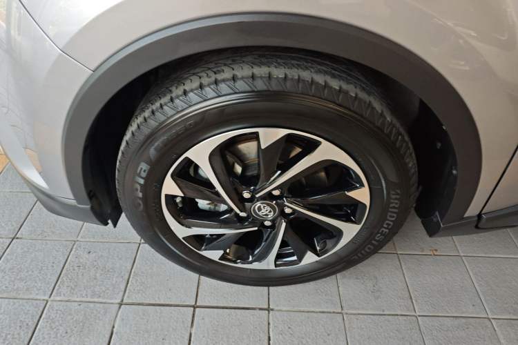 Used Toyota IZOA 2018 2.0L Yichi Version China VI Standard