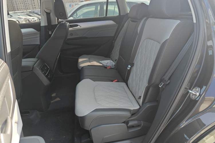 Used Volkswagen Tavendor 2024 Facelifted 380TSI All-Wheel Drive R-Line Cruise Premium Edition