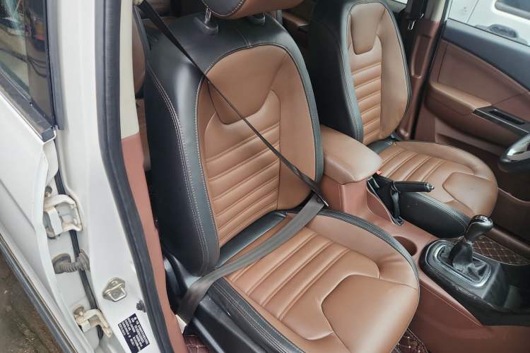 Used FORTHING SX6 2016 1.6L Manual Luxury Model
