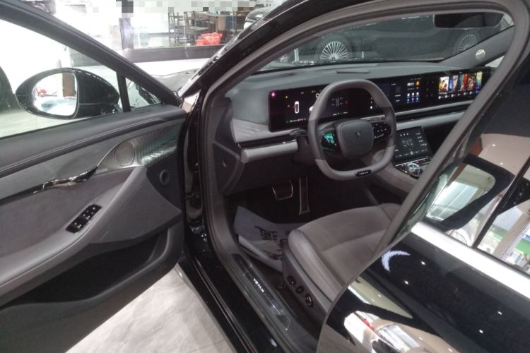 Used VOYAH PASSION 2024 PHEV Four-Wheel Drive Ultra-Long Range Flagship Model Interior 3