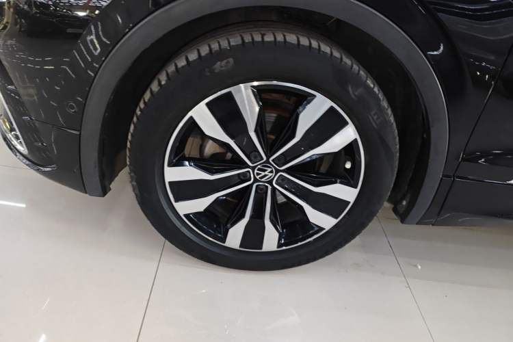 Used Volkswagen Tiguan L 2022 330TSI Automatic Two-Wheel Drive R-Line Enhanced Edition