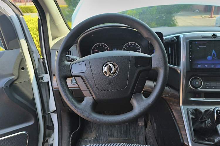 Used FORTHING Lingzhi PLUS 2021 2.0L Manual Comfort Version 7 Seats Steering Wheel