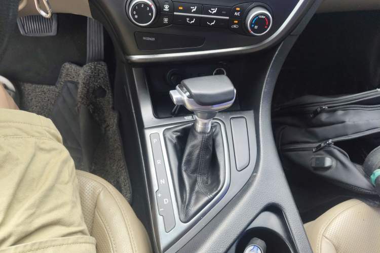 Used Kia K5 2015 2.0L Automatic GL Gear Lever