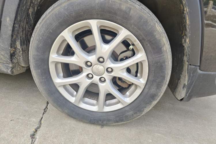 Used Jeep Cherokee 2017 2.0L Superior Edition
