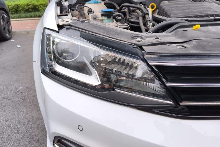 Used Volkswagen Sagitar 2018 280TSI DSG Luxury Model Right Front Headlight