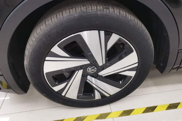 Used Volkswagen Tiguan L 2023 Restyled 330TSI Automatic Two-Wheel Drive R-Line Enhanced Comfort Version
