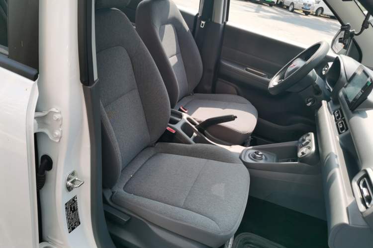 Used Wuling Hongguang New Energy 2025 Extended-Range Hybrid 50KM Comfort Version Right Front Seat