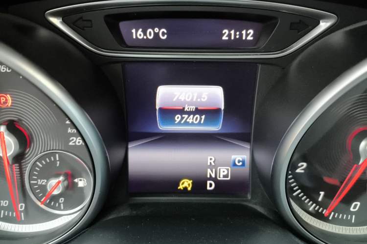 Used Mercedes-Benz GLA 2018 GLA 200 Fashion Model Odometer Close Up