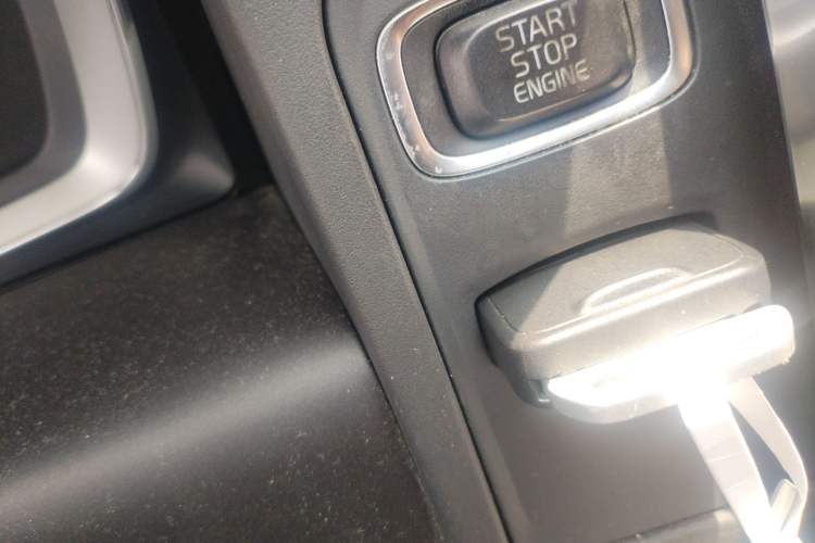 Used Volvo XC60 2016 T5 Smart Version Vehicle Key