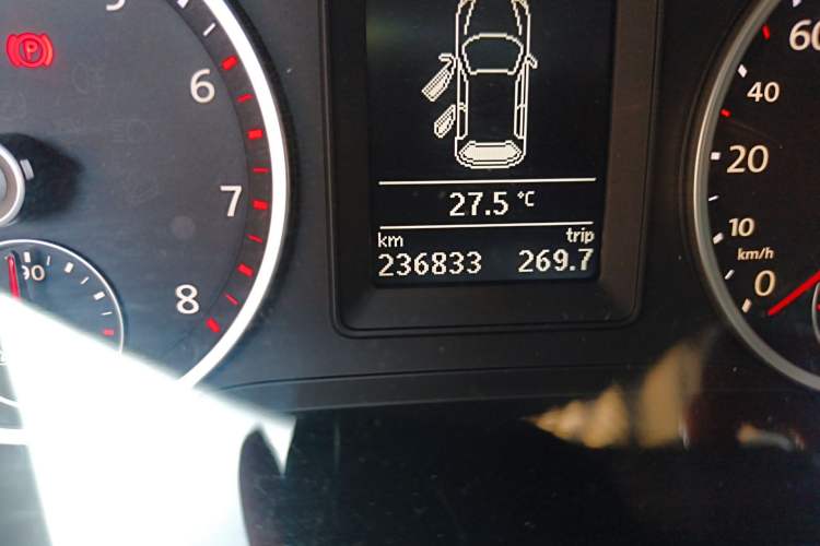 Used Volkswagen Tiguan 2012 1.8TSI Automatic Two-Wheel Drive Trend Edition Odometer Close Up