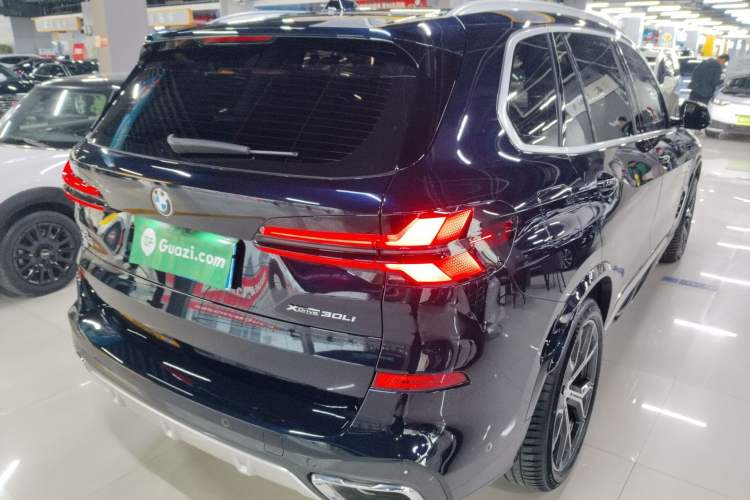 Used BMW X5 2023 xDrive 30Li Luxury M Sport Package
