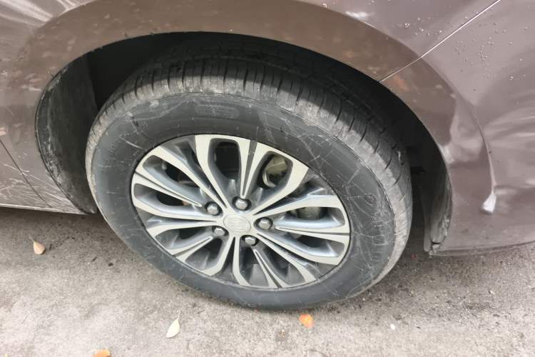 Used Buick GL8 2021 Land Cruiser Executive Class 652T Comfort Model Right Front Wheel Hub