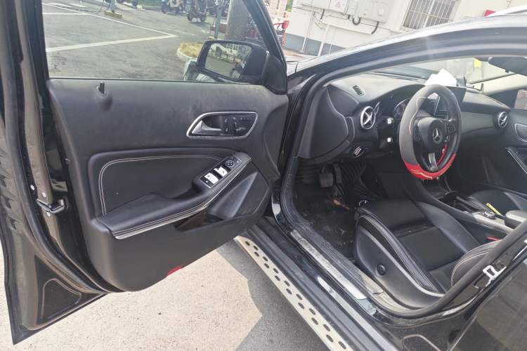 Used Mercedes-Benz GLA 2016 GLA 200 Sport Edition Driver Seat