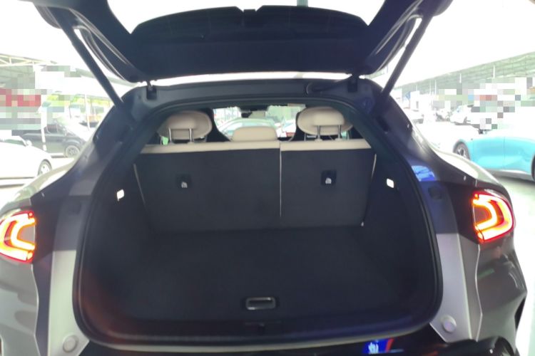 Used Xiaomi Auto YU7 2025 Ultra-Long Range High-Performance All-Wheel-Drive Max Edition Trunk