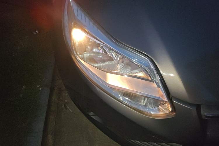 Used Ford Focus 2012 Sedan 1.6L Manual Comfort Model Right Front Headlight