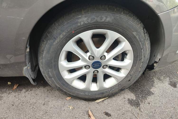 Used Ford Focus 2013 Sedan Classic 1.8L Manual Base Model