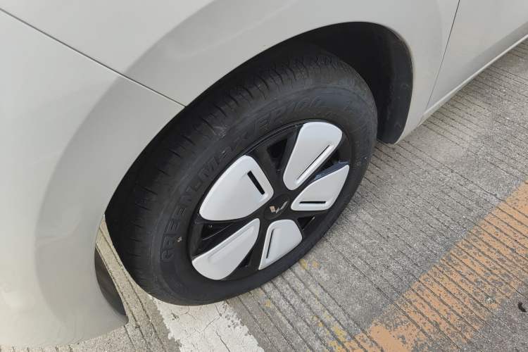 Used Wuling Hongguang MINIEV 2025 Four-Door Version Premium Edition Left Front Wheel Hub