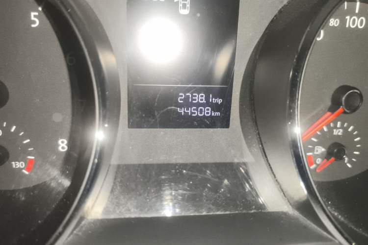 Used Volkswagen Lamando 2015 230TSI Manual Trend Edition Odometer Close Up